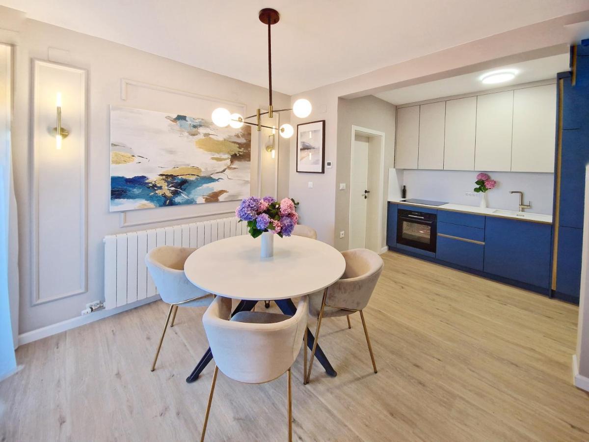 Apartments Jasna ロヴィニ エクステリア 写真