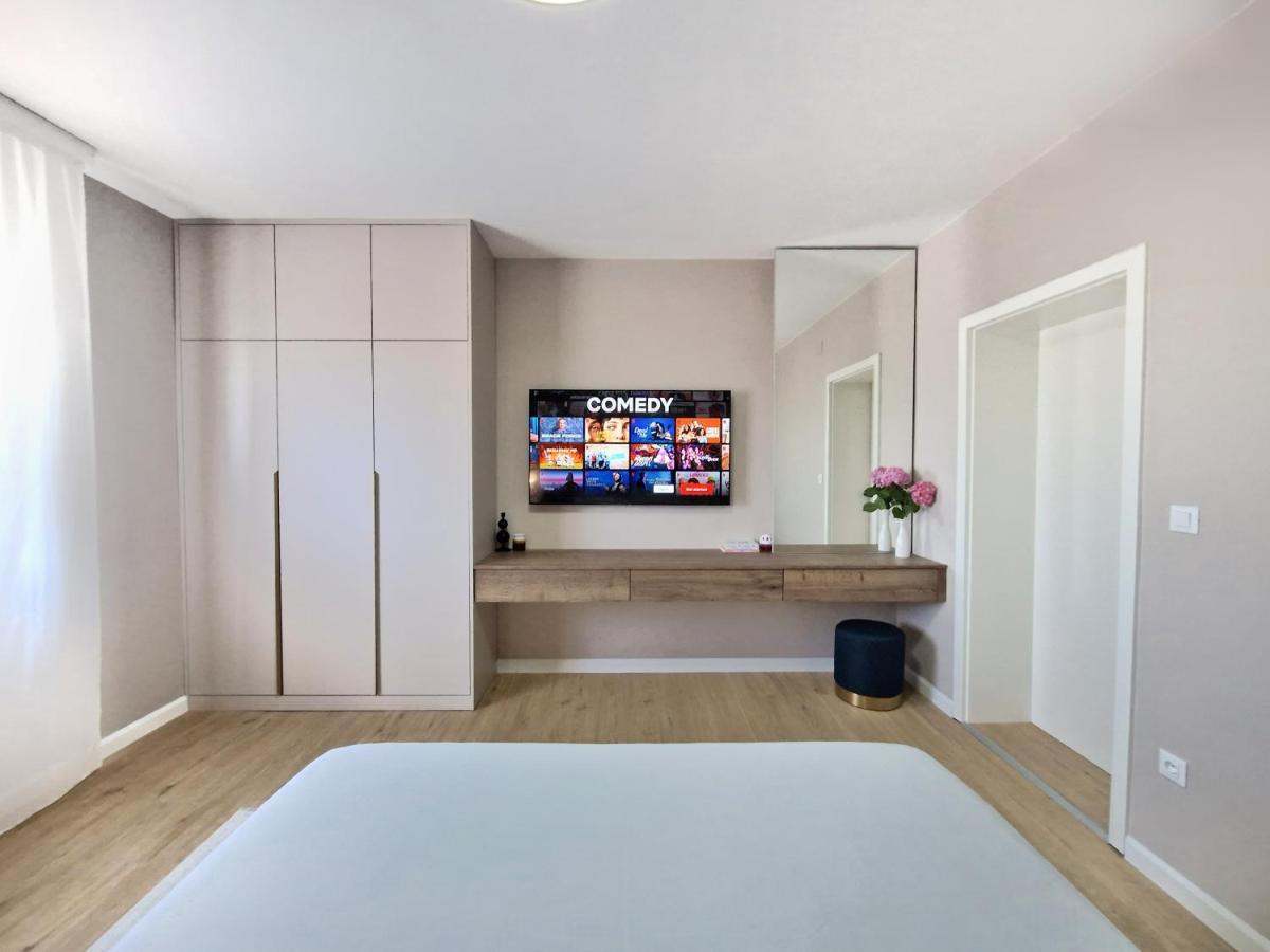 Apartments Jasna ロヴィニ エクステリア 写真