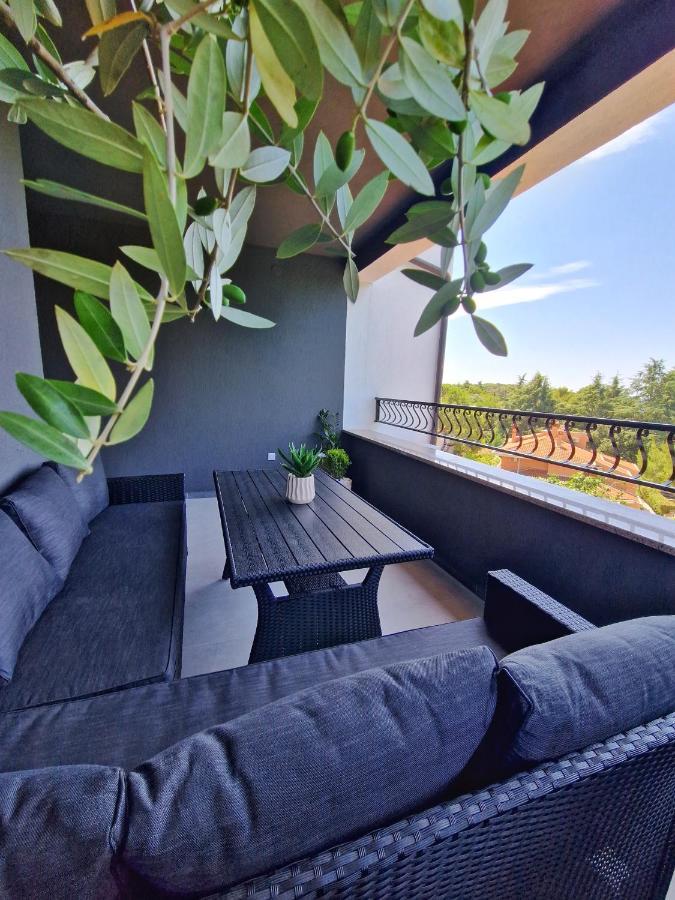 Apartments Jasna ロヴィニ エクステリア 写真