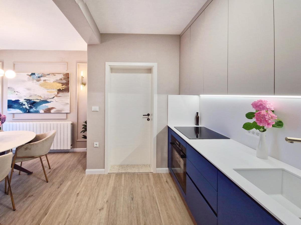Apartments Jasna ロヴィニ エクステリア 写真