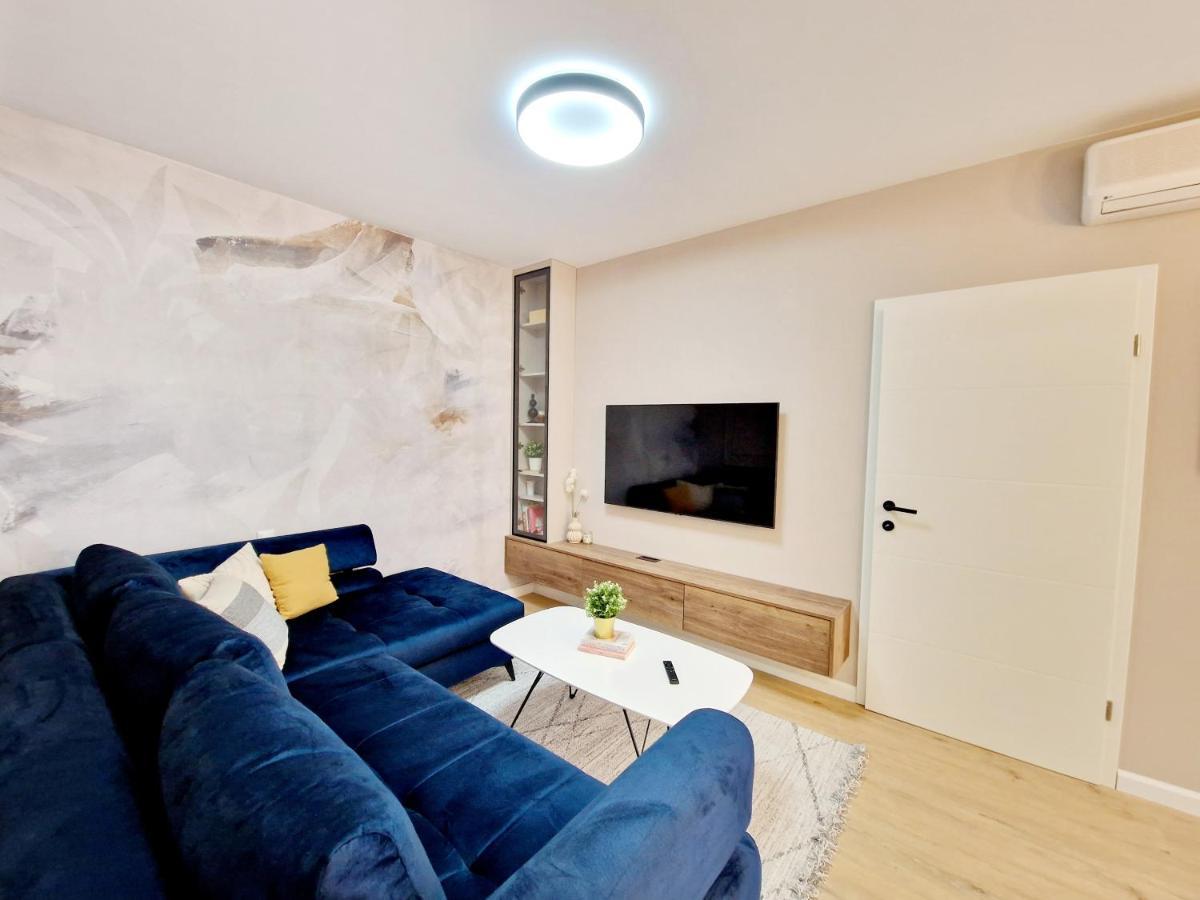 Apartments Jasna ロヴィニ エクステリア 写真