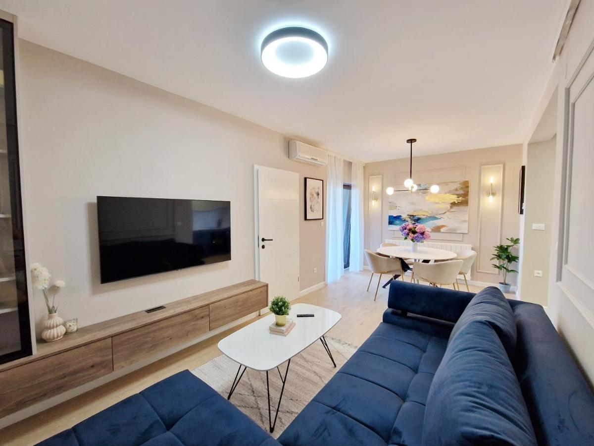 Apartments Jasna ロヴィニ エクステリア 写真