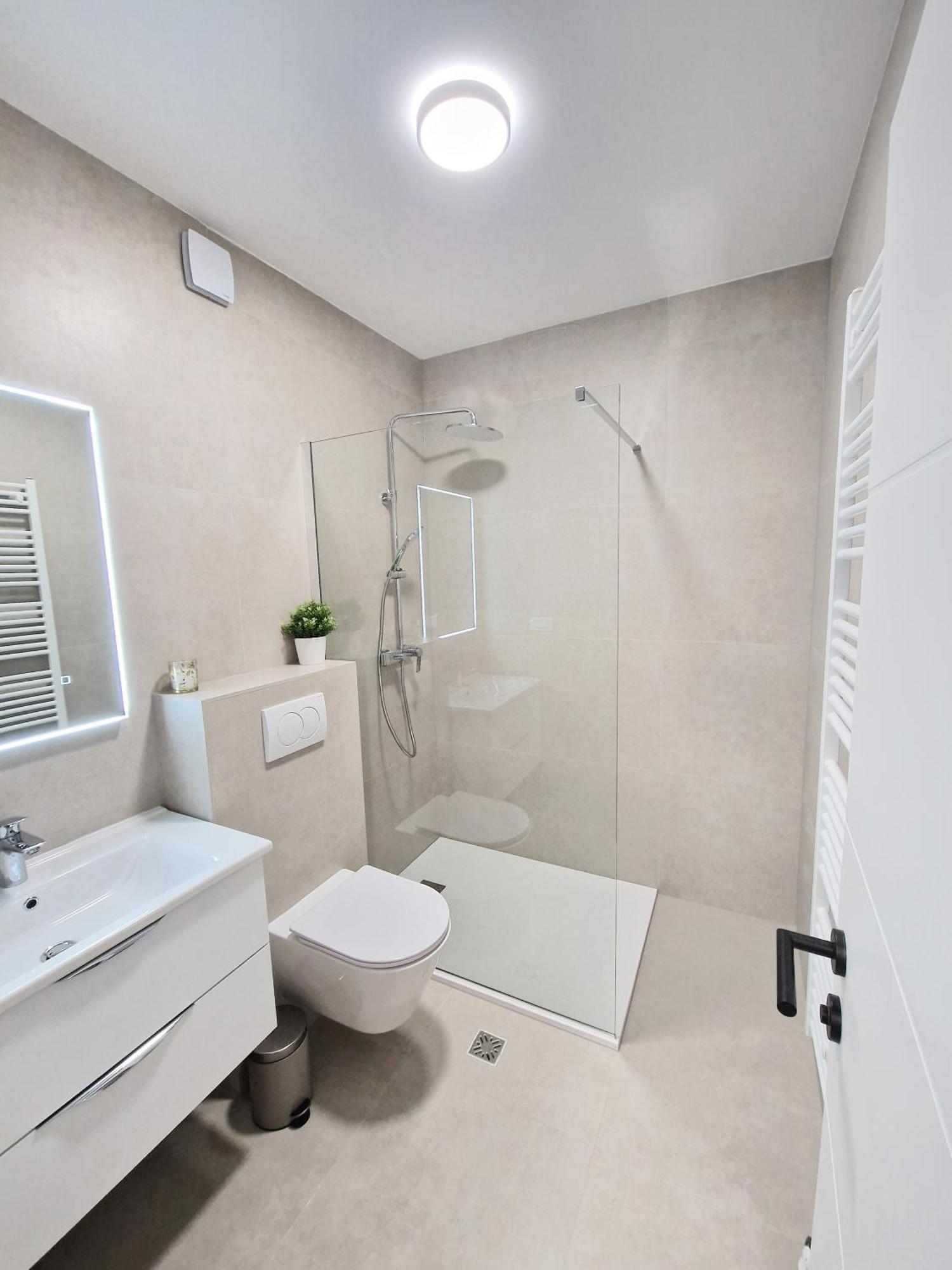 Apartments Jasna ロヴィニ エクステリア 写真