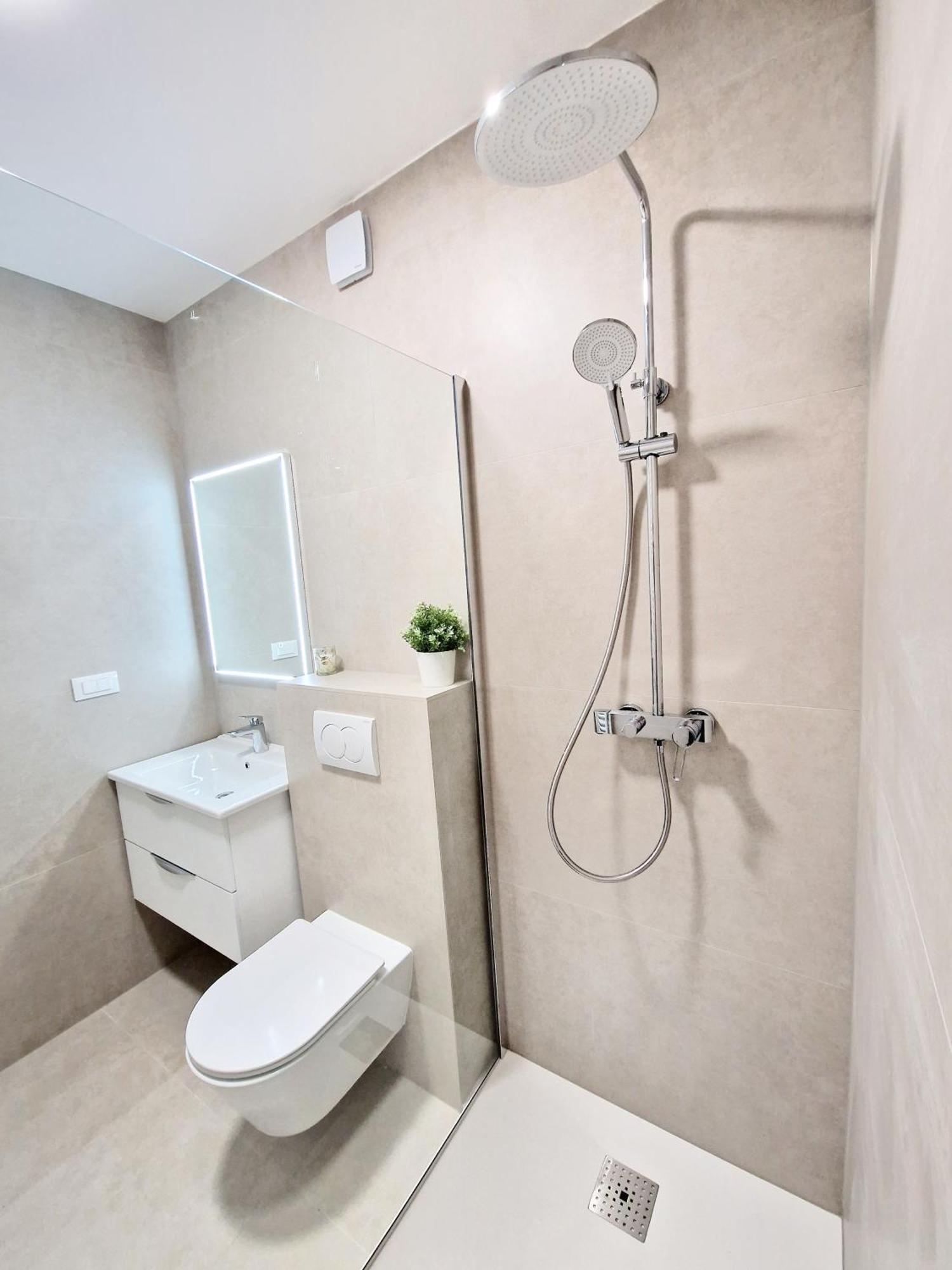 Apartments Jasna ロヴィニ エクステリア 写真
